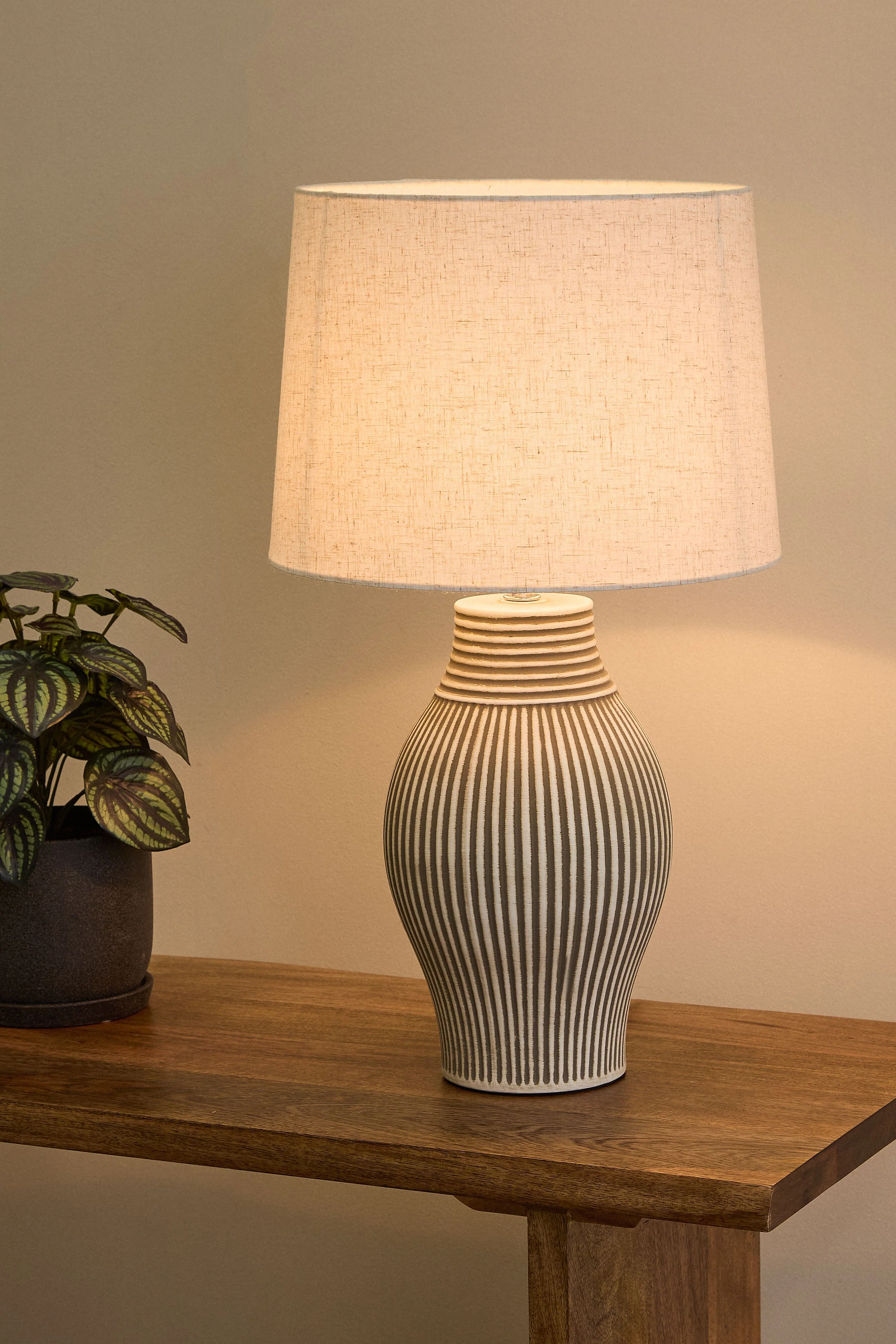 Tato Ceramic Table Lamp - Beige & White - Image 2